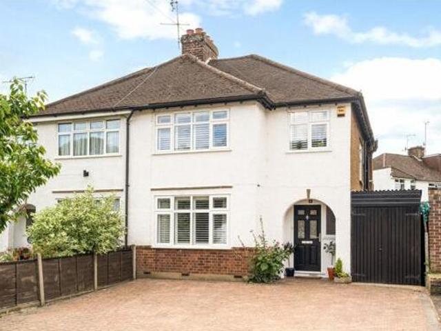 House for sale in Batchworth, Hertfordshire