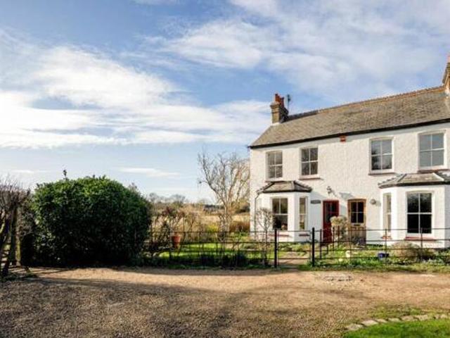 House for sale in Batchworth, Hertfordshire