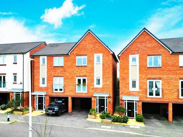 House for sale in Edison Place, Rugby