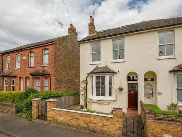 House for sale in Shepperton, Spelthorne