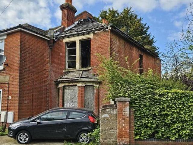 House for sale in Chilworth Old Village, Test Valley