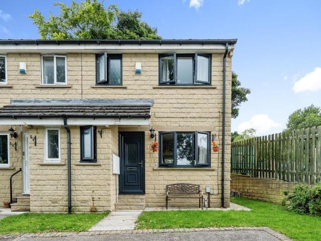 Semi Detached House for sale in Huddersfield