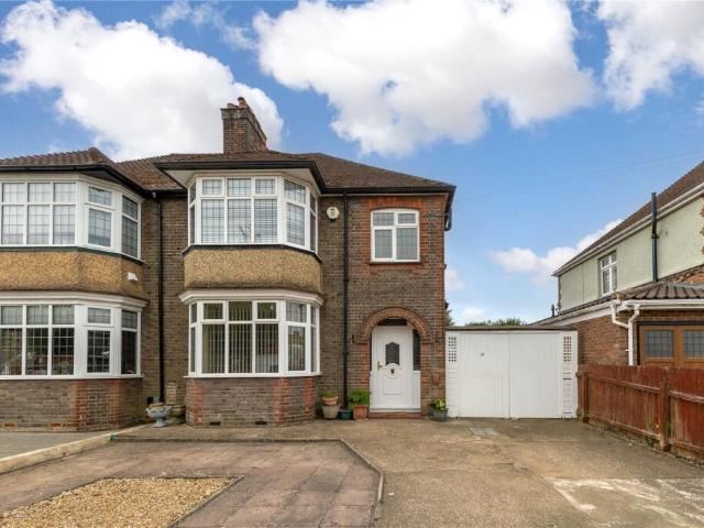 Semi Detached House for sale in Luton