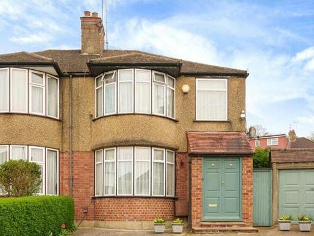 House for sale in Little Stanmore, Greater London