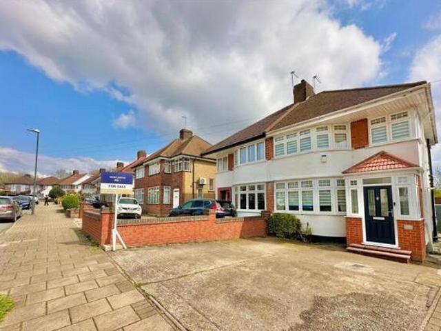 House for sale in Little Stanmore, Greater London