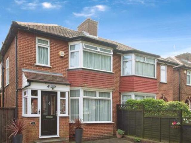 House for sale in Little Stanmore, Greater London