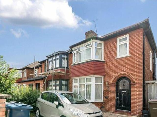 House for sale in Little Stanmore, Greater London