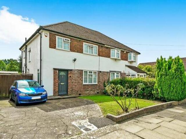 House for sale in Little Stanmore, Greater London
