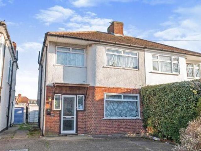 House for sale in Little Stanmore, Greater London