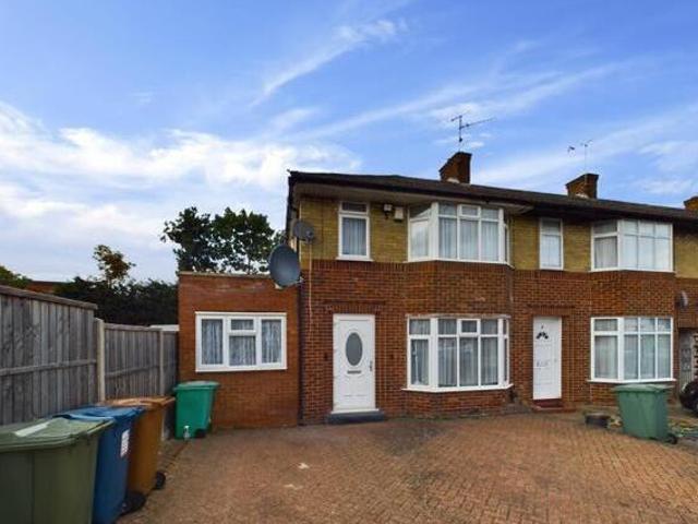 House for sale in Little Stanmore, Greater London