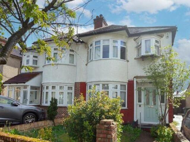 House for sale in Little Stanmore, Greater London