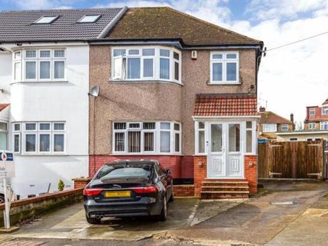 House for sale in Little Stanmore, Greater London