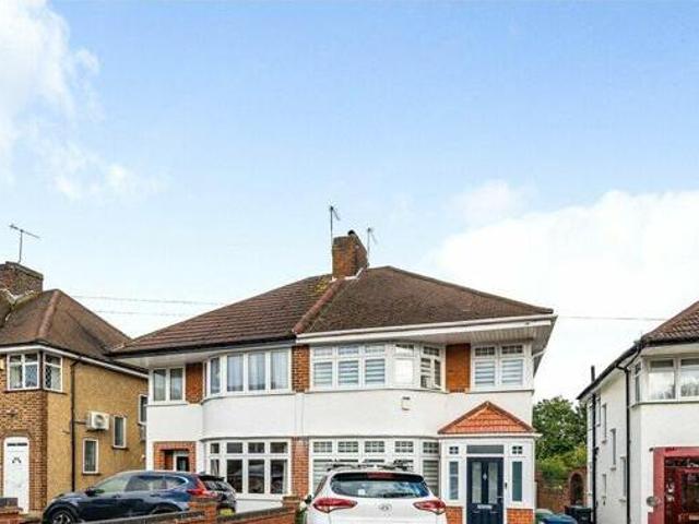 House for sale in Little Stanmore, Greater London