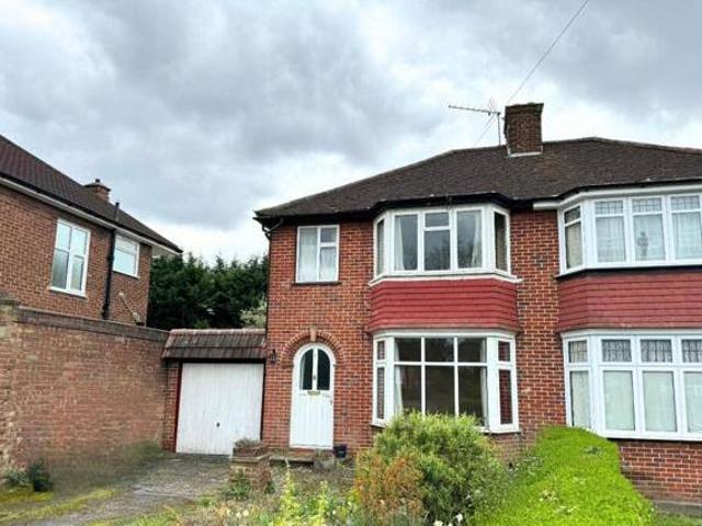 House for sale in Little Stanmore, Greater London