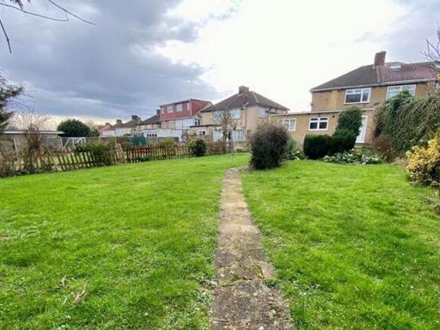 House for sale in Little Stanmore, Greater London
