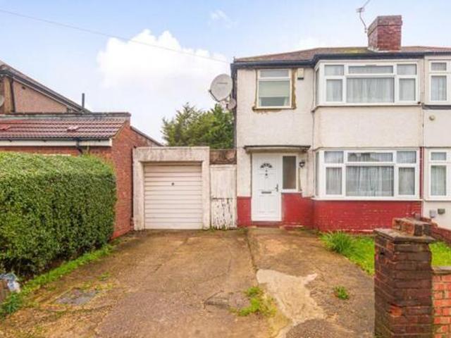 House for sale in Little Stanmore, Greater London