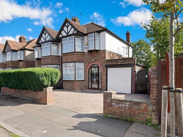 House for sale in Little Stanmore, Greater London