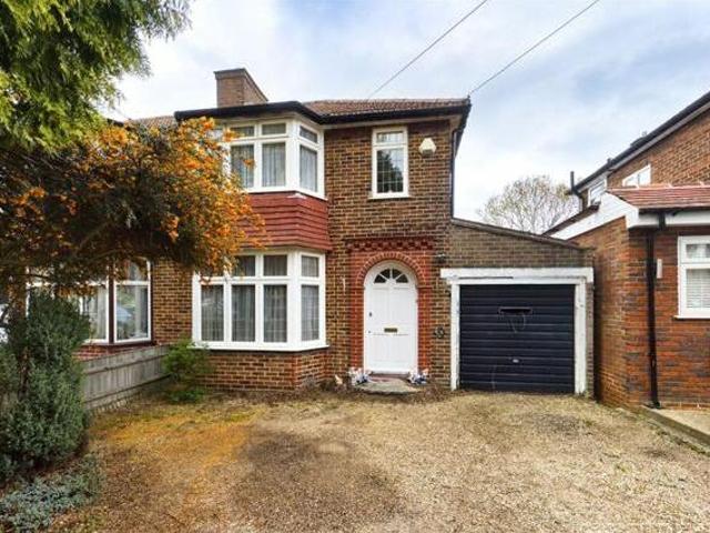 House for sale in Little Stanmore, Greater London
