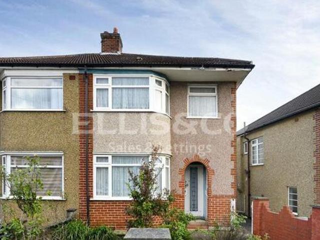 House for sale in Little Stanmore, Greater London