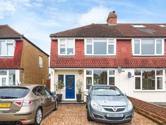 House for sale in Chessington