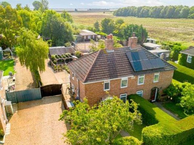House for sale in Bishopsgate, Greater London