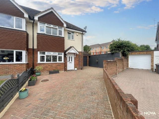 Semi Detached House for sale in Luton