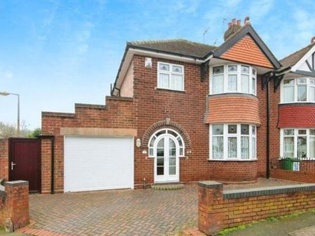 House for sale in Woodsetton, Coseley