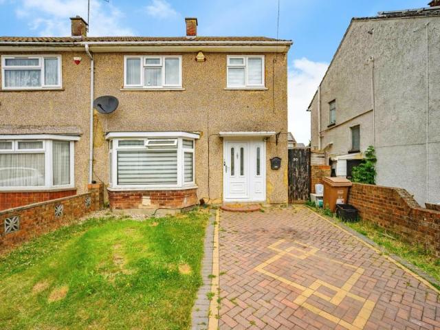 Semi Detached House for sale in Luton