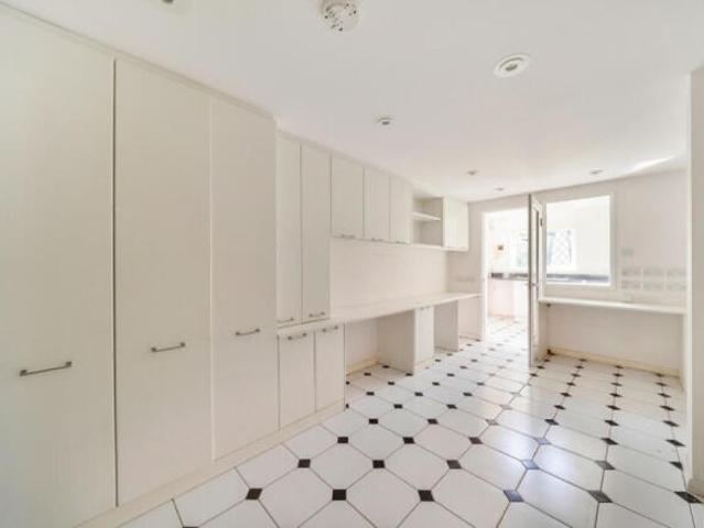 Farm for sale in Kingston Upon Thames, Greater London