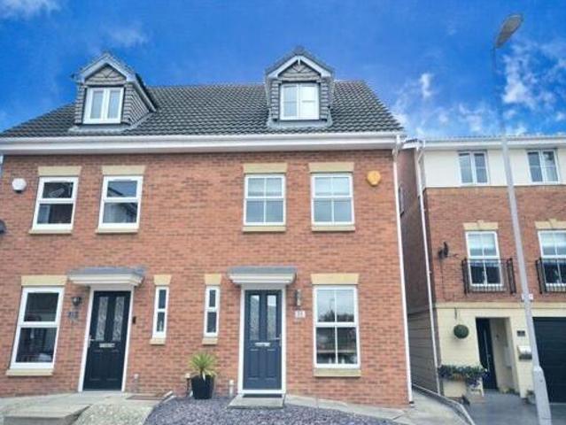 House for sale in Wrenthorpe, West Yorkshire