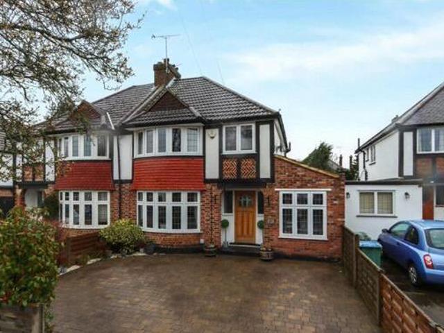 House for sale in Cassiobury Estate, Watford