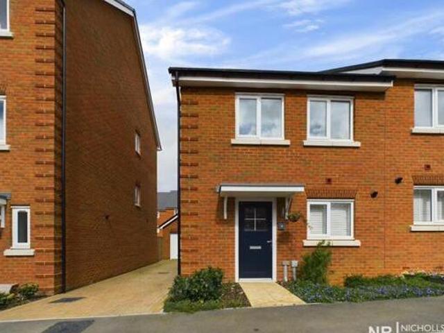 House for sale in Chessington