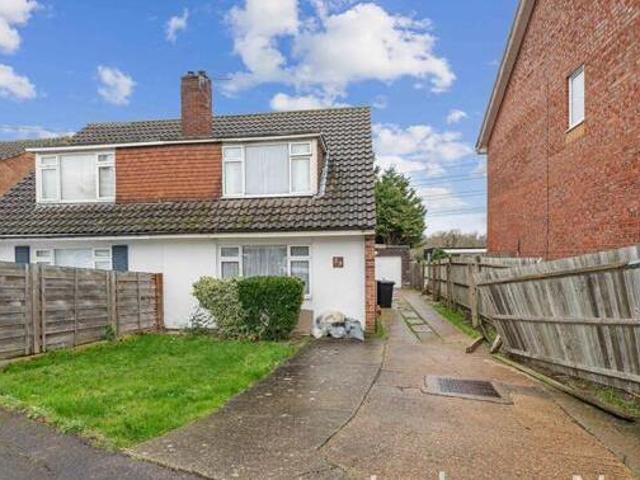 House for sale in Chessington