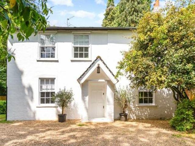 House for sale in Heol-las, Surrey