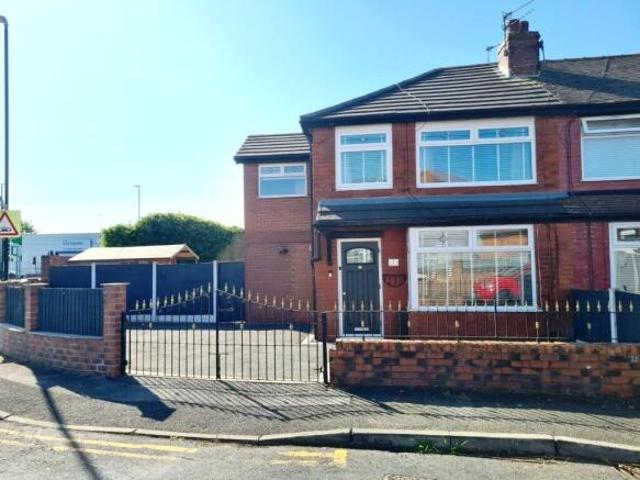 Farm for sale in Guide Bridge, Greenheys