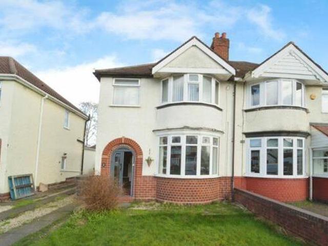 House for sale in Wood End, Park Village