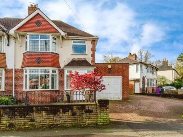 House for sale in Wood End, Park Village