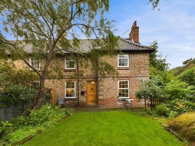 House for sale in High Field, York