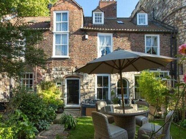 House for sale in High Field, York