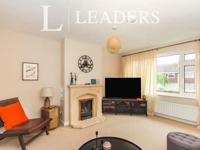 House for rent in Mill End, Green Close