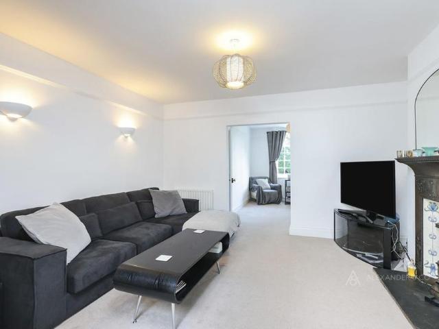 House for rent in Pouchen End, Hertfordshire