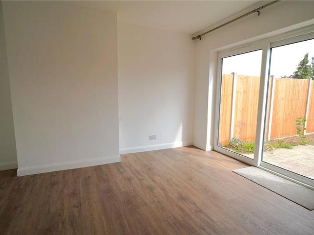 House for rent in Whitnash, Green Close