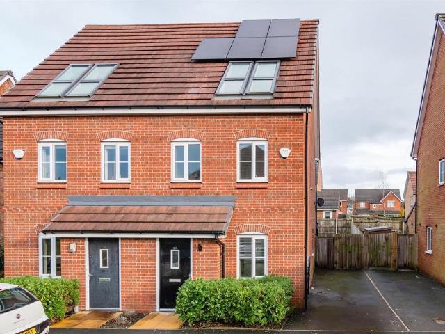House for rent in Linnyshaw, Salford