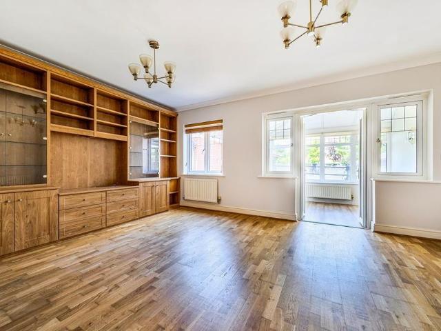 House for rent in Pachesham Park, Surrey