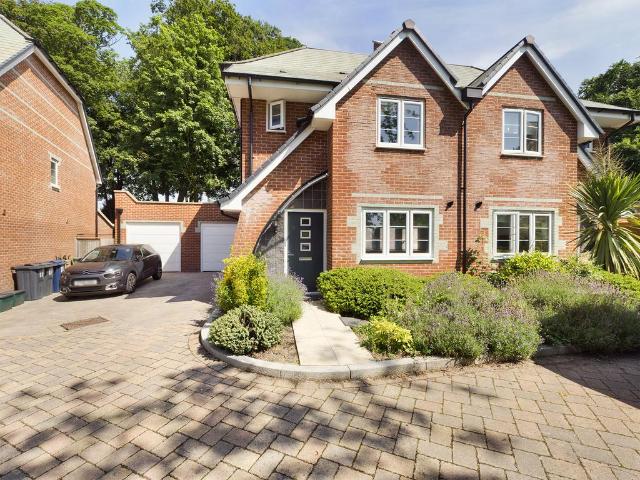 House for rent in Daws Hill, Cressex