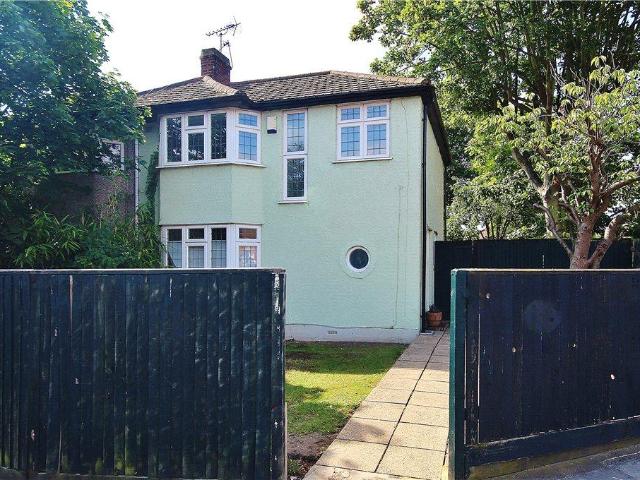 House for rent in Whitton, Greater London