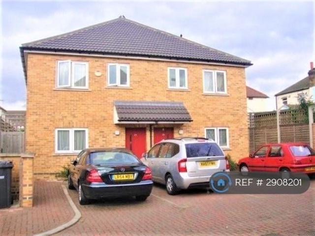 House for rent in London Borough of Ealing, Greater London