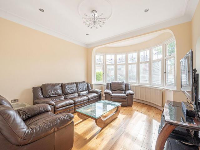House for rent in Woodside Park, Greater London