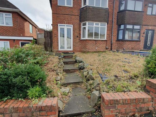 House for rent in Dixon's Green, West Midlands