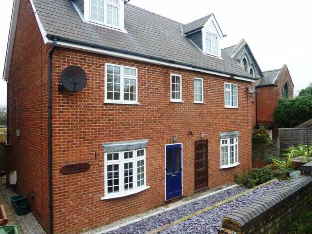 House for rent in Capel, Sandown Park